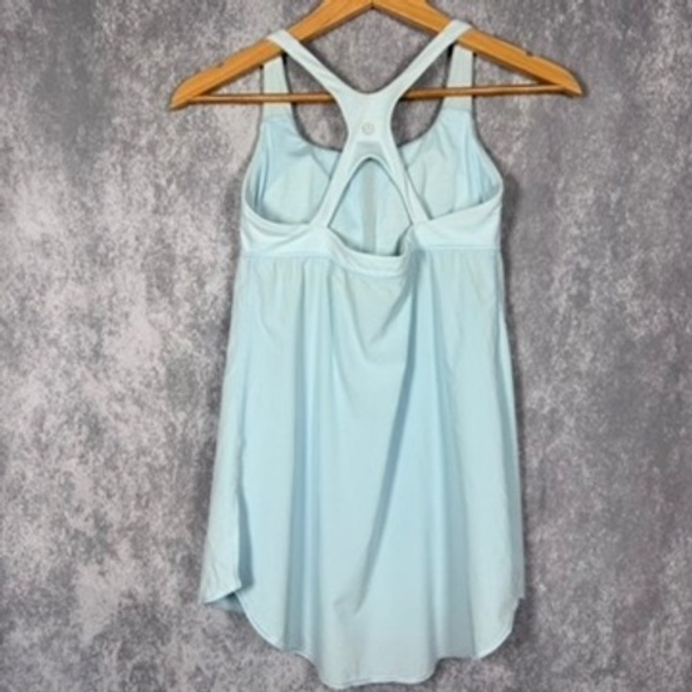 Lululemon Size 8 Light Blue Racerback Tank Top Tunic with Built-in Bra